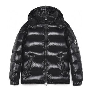 Moncler Maya FREE SHIPPING!!
Size 2 (Medium)
